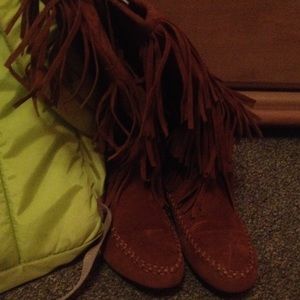 Fringe fake leather boots