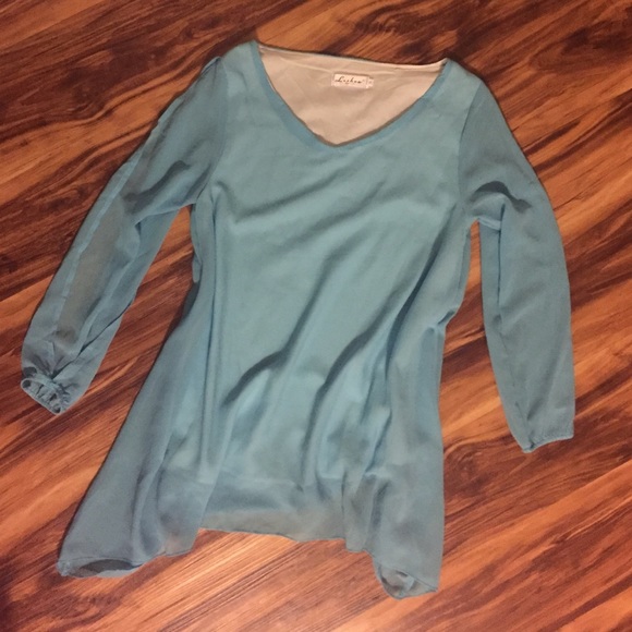 Loose long sleeve blue blouse
