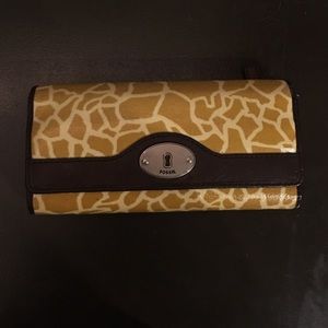 Giraffe print trifold wallet