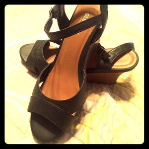 Black Wedges