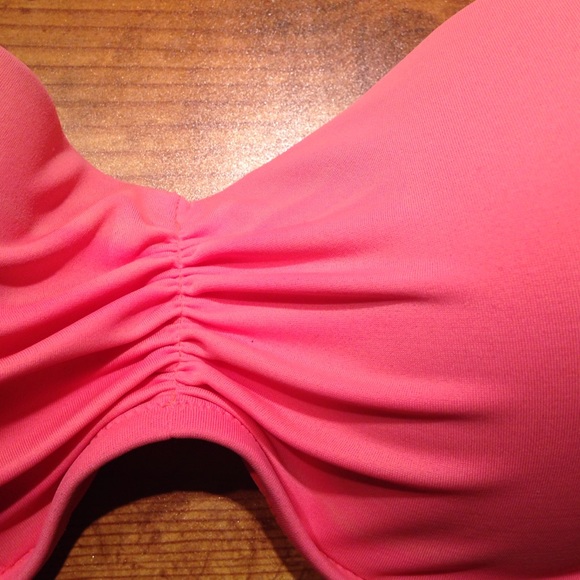 🌊VS 36C Coral Bikini Top - Picture 2 of 4