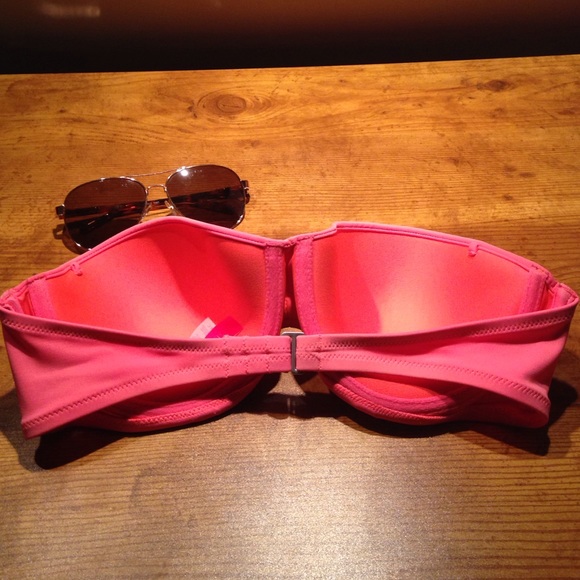 🌊VS 36C Coral Bikini Top - Picture 3 of 4