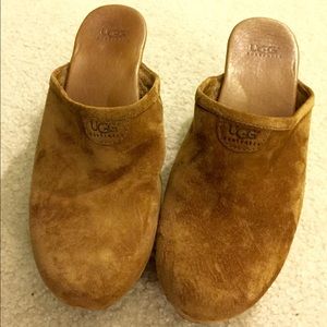 Gently Used UGG Clog Leather&Fur Booties. Size 8.