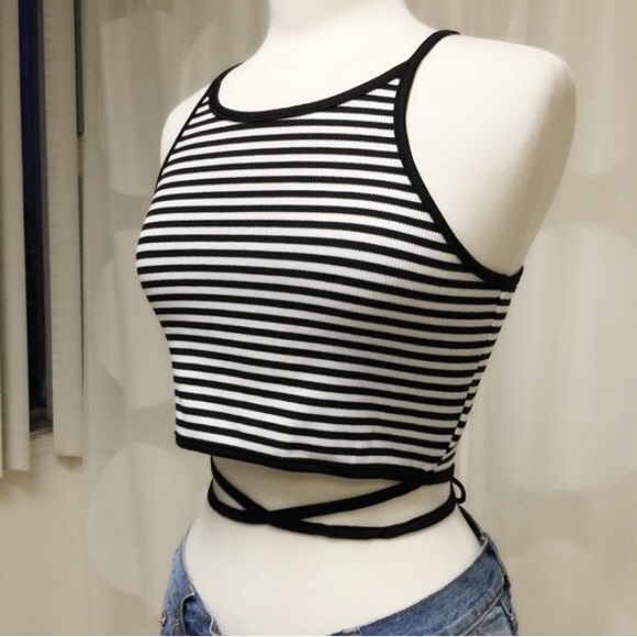 🔺 SOLD 🔺🎉H P🎉LAST ONE‼Criss cross tank top - Picture 3 of 4