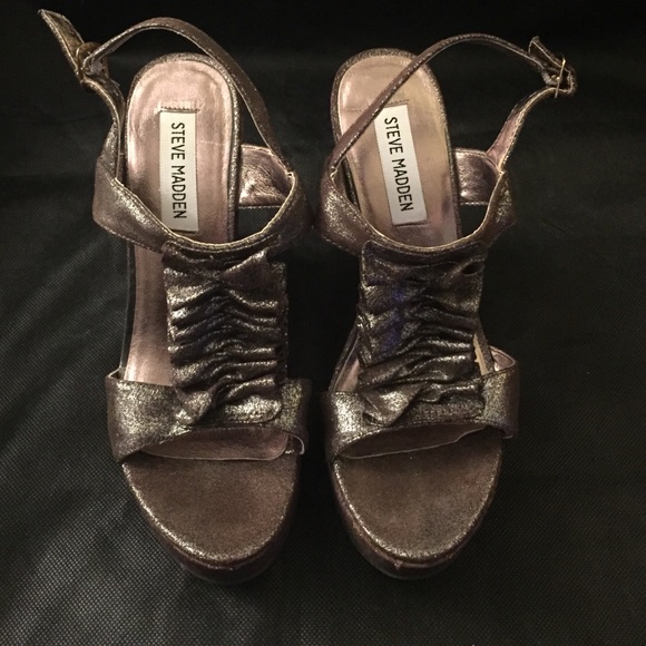 Like New Steve Madden Metallic Platform