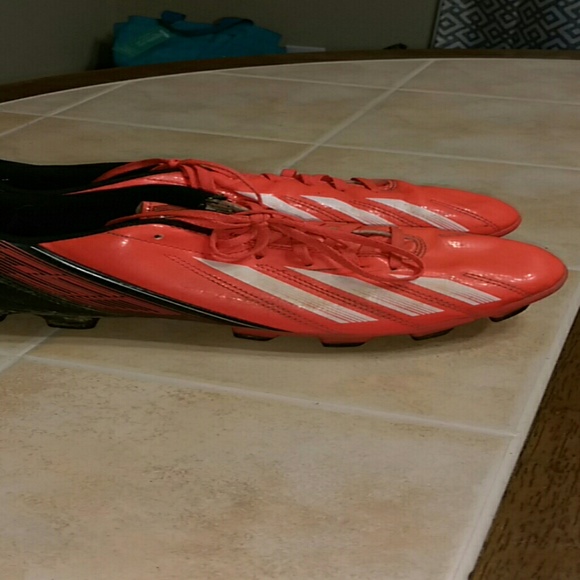 Men's soccer cleats