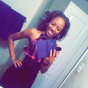 Meet your Posher, Monique