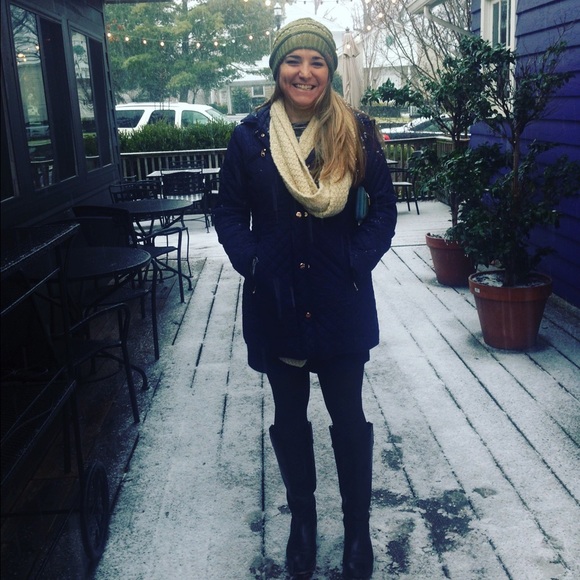 Meet your Posher Danielle! - Picture 2 of 3