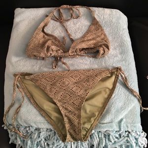 Xhilaration swimsuit. Top- Large, Bottom- Medium.