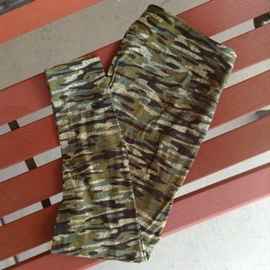 TC LuLaRoe Camo Leggings