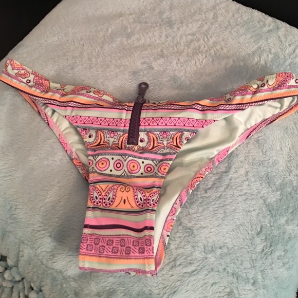 💝SALE💝Victoria's Secret ITSY bottom
