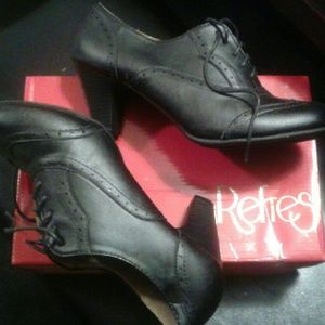 Oxford Heels By Refresh - Size 9, fits like an 8