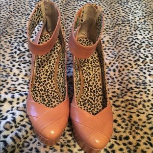SIZE 8.5 Jessica Simpson tan wedges