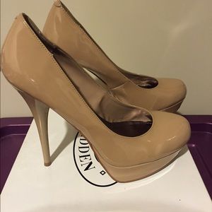 Steven Madden Nude Platform pumps size 9.5 US