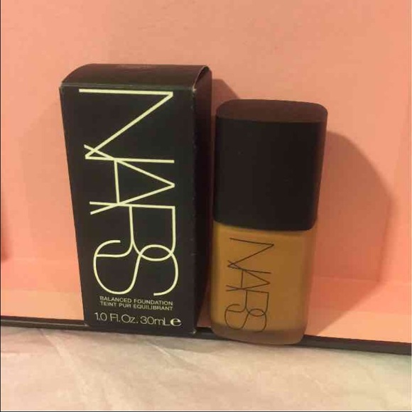 Nars Balanced Foundation
New Guinea "6020"