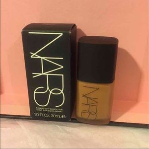 Nars Balanced Foundation 
New Guinea "6020"