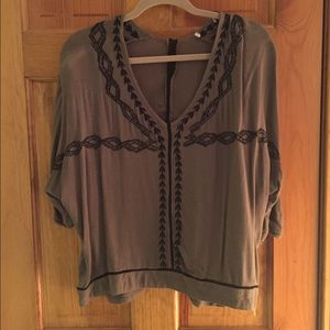 Short sleeve flowy top