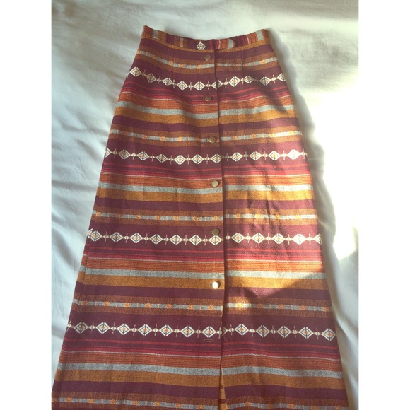 High waisted long vintage patterned skirt