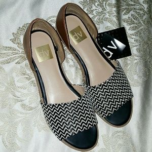 DV open toe flats. Chevron Black and tan
