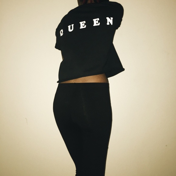 "Queen" Tee Cropped