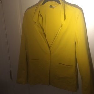 dark yellow/gold blazer