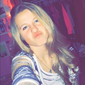 Meet your Posher, Kayla