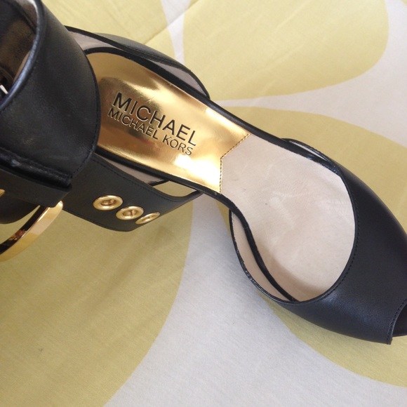 ❌SOLD❌ Michael Kors peep-toe high heels