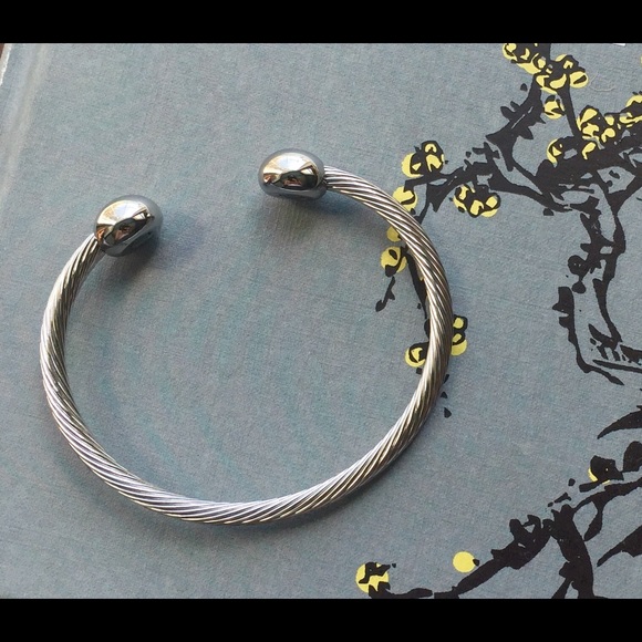 ~SOLD~ Designer Cable Bracelet ~ New - Picture 2 of 3