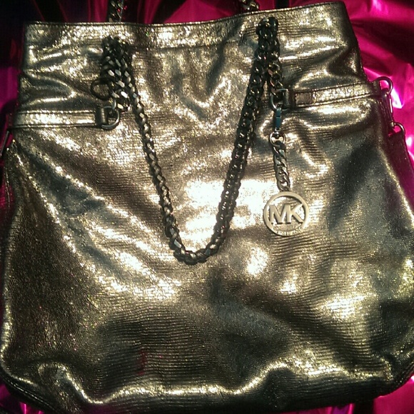 ⬇🇵Authentic Michael Kors "lacey fold over" bag