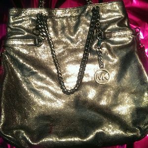 ⬇🇵Authentic Michael Kors "lacey fold over" bag