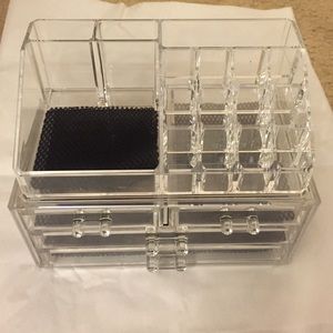 Makeup organizer/holder