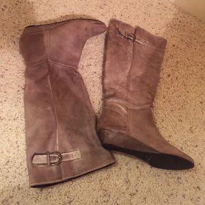 Wedge boots