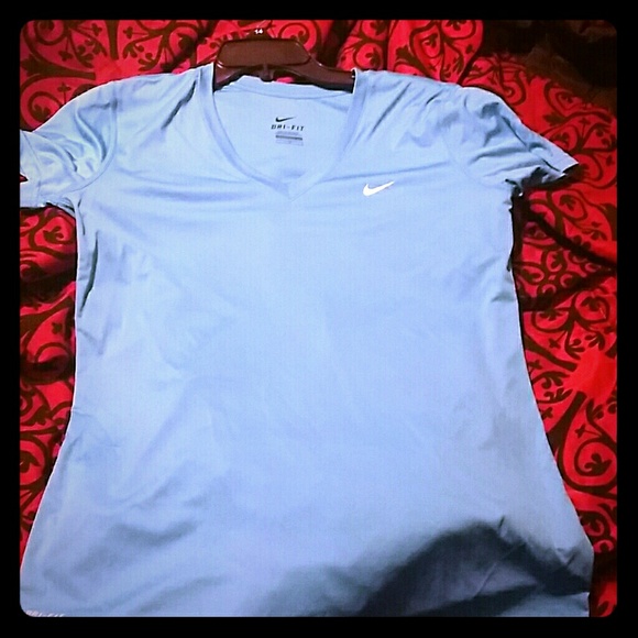❌SOLD❌NWOT Nike Dri-Fit V Neck
