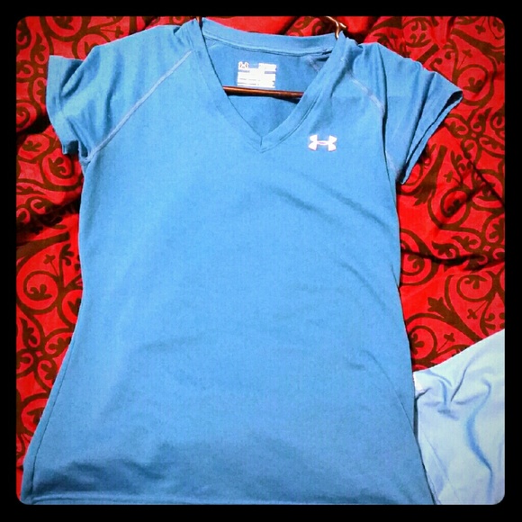 ❌SOLD❌NWOT Under Armour V Neck