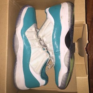 Aqua 11s