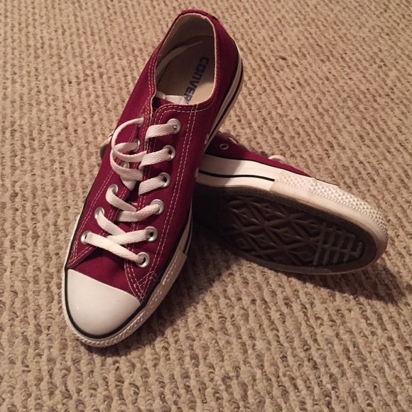 Burgundy Low top Converses