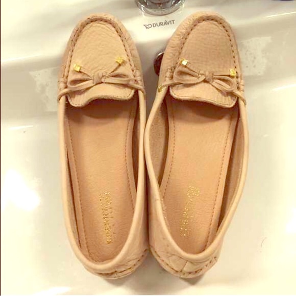 cream sperry loafer😊