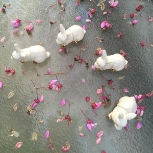 4 wedding bunny place card holders.