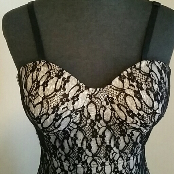Dress - Picture 4 of 4