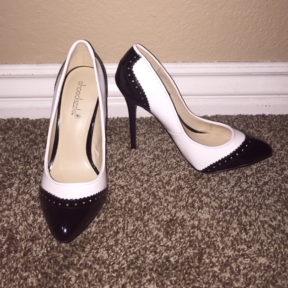 Shoedazzle Pumps