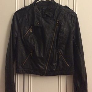 Crop black faux leather jacket