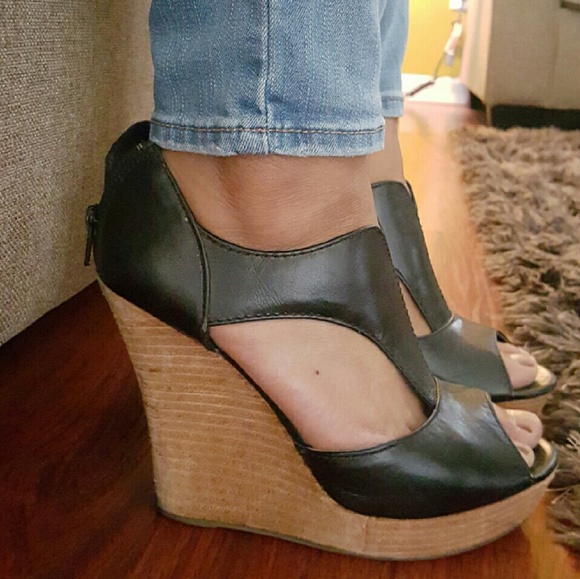 Black wedge shoes
