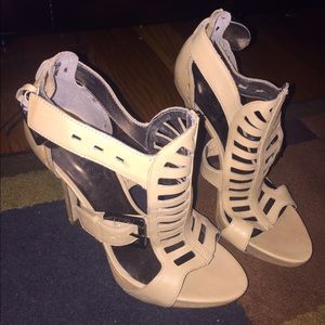 Authentic guess heels used size  6m