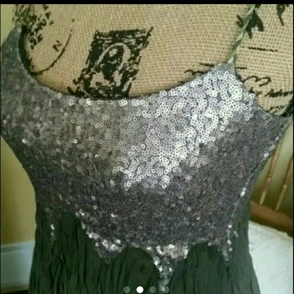 *****SOLD LOCAL*******Women's Gimmicks sequence - Picture 2 of 4