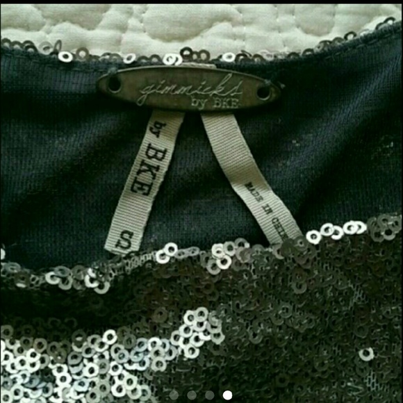 *****SOLD LOCAL*******Women's Gimmicks sequence - Picture 4 of 4