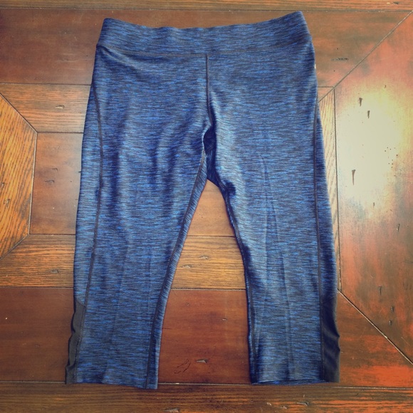Reebok size medium workout crops