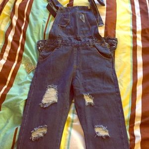 Strapped with pockets ripped overall jeans