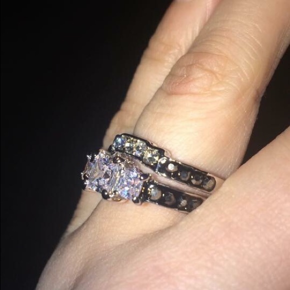 Black & white stones- size 8! - Picture 2 of 2