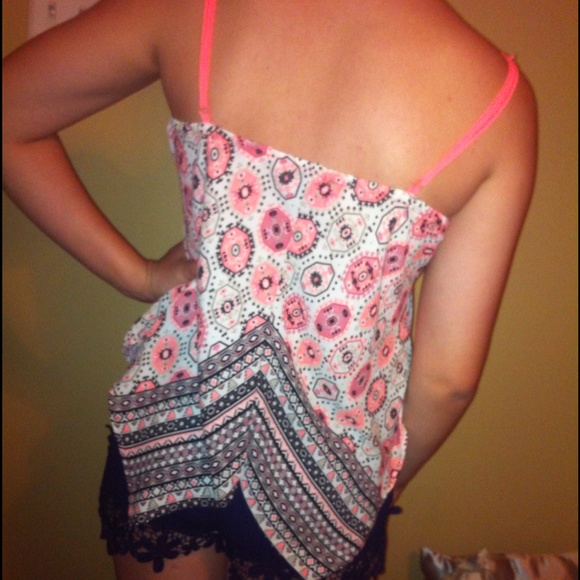 Bright Print Tank!🎀 - Picture 3 of 3