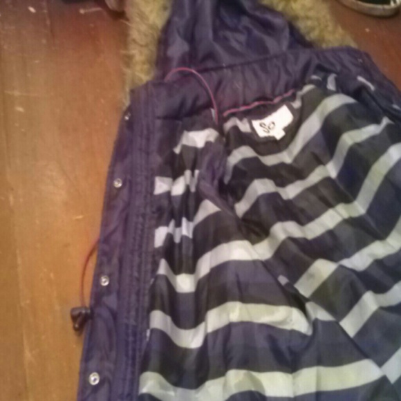 Vest - Picture 3 of 3